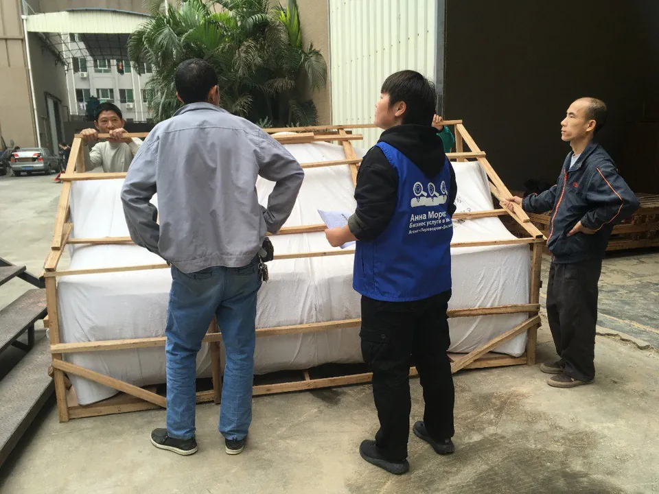 Inspecting furniture before packing