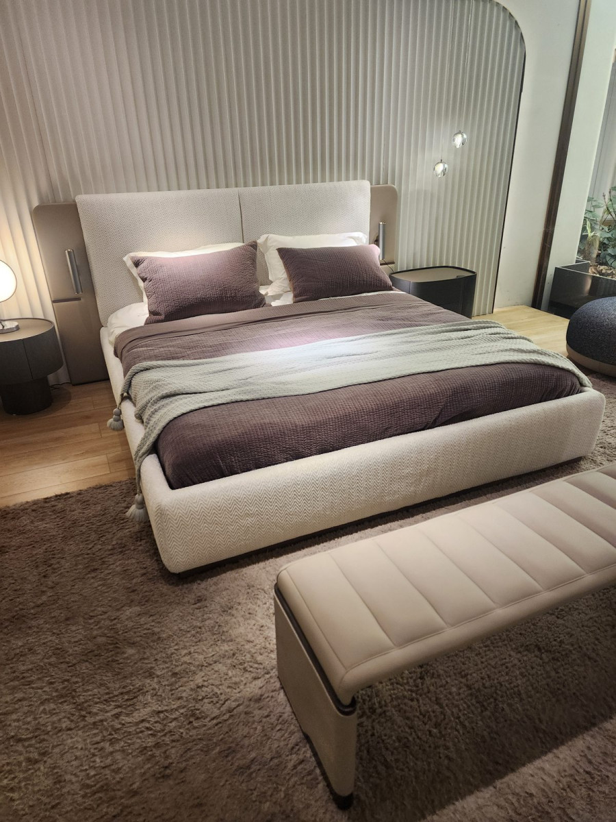 Atelier ágy osztott paneles fejvéggel